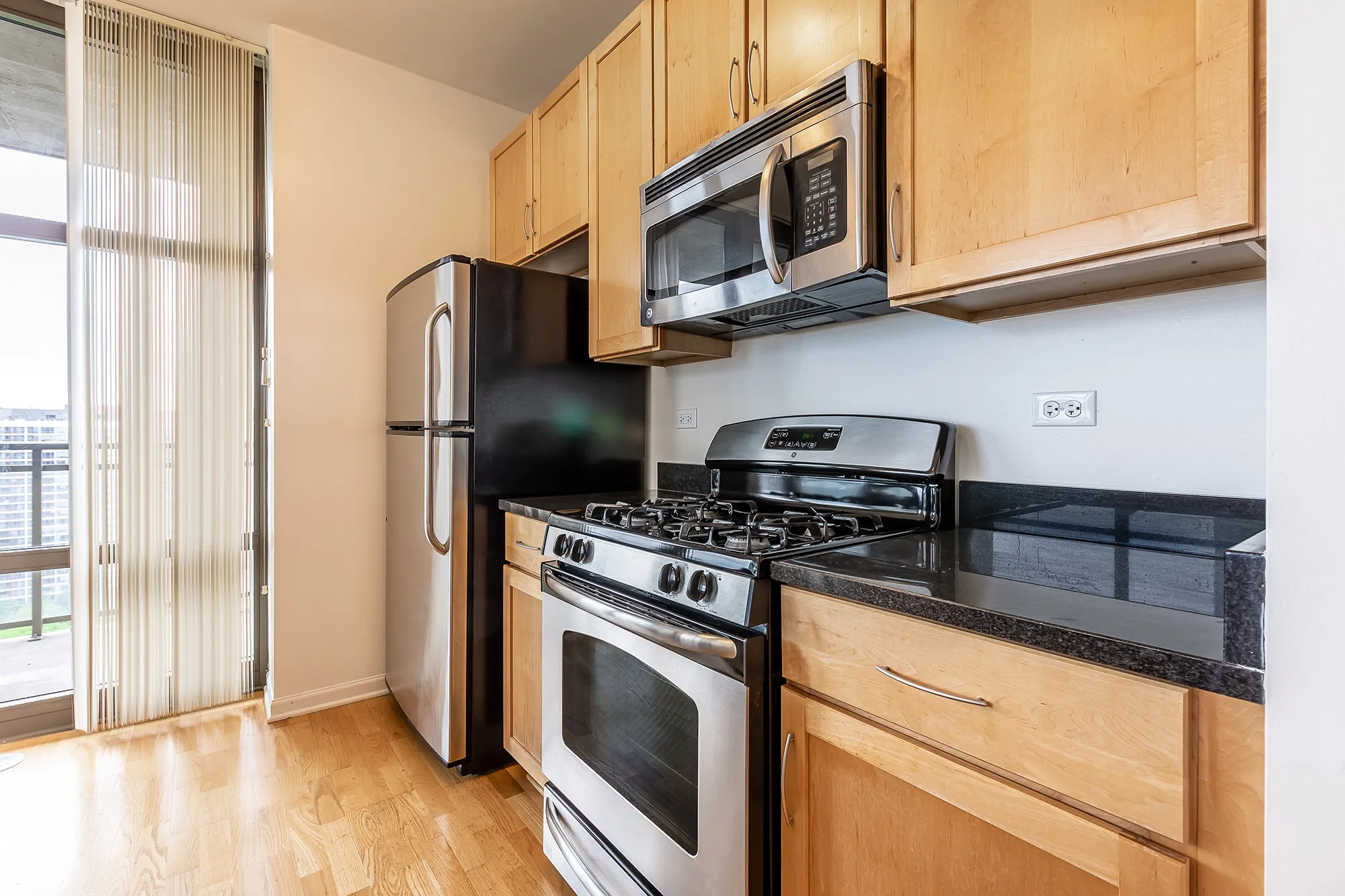 Indoor Pool and Jicuzzi at Astoria Tower Chicago Apartments