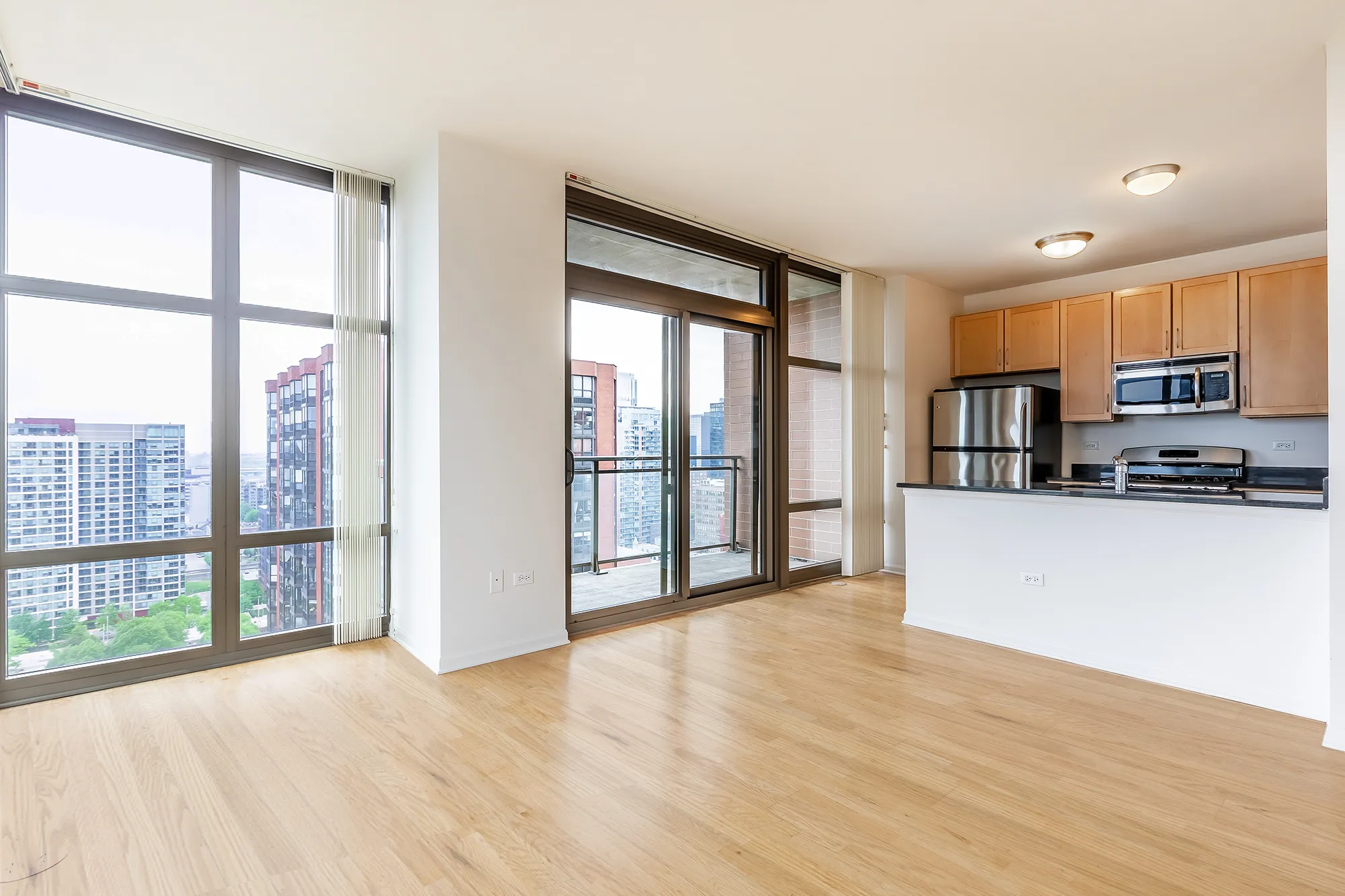 West Deck Outdoor Fireplace at Astoria Tower Chicago Apartments
