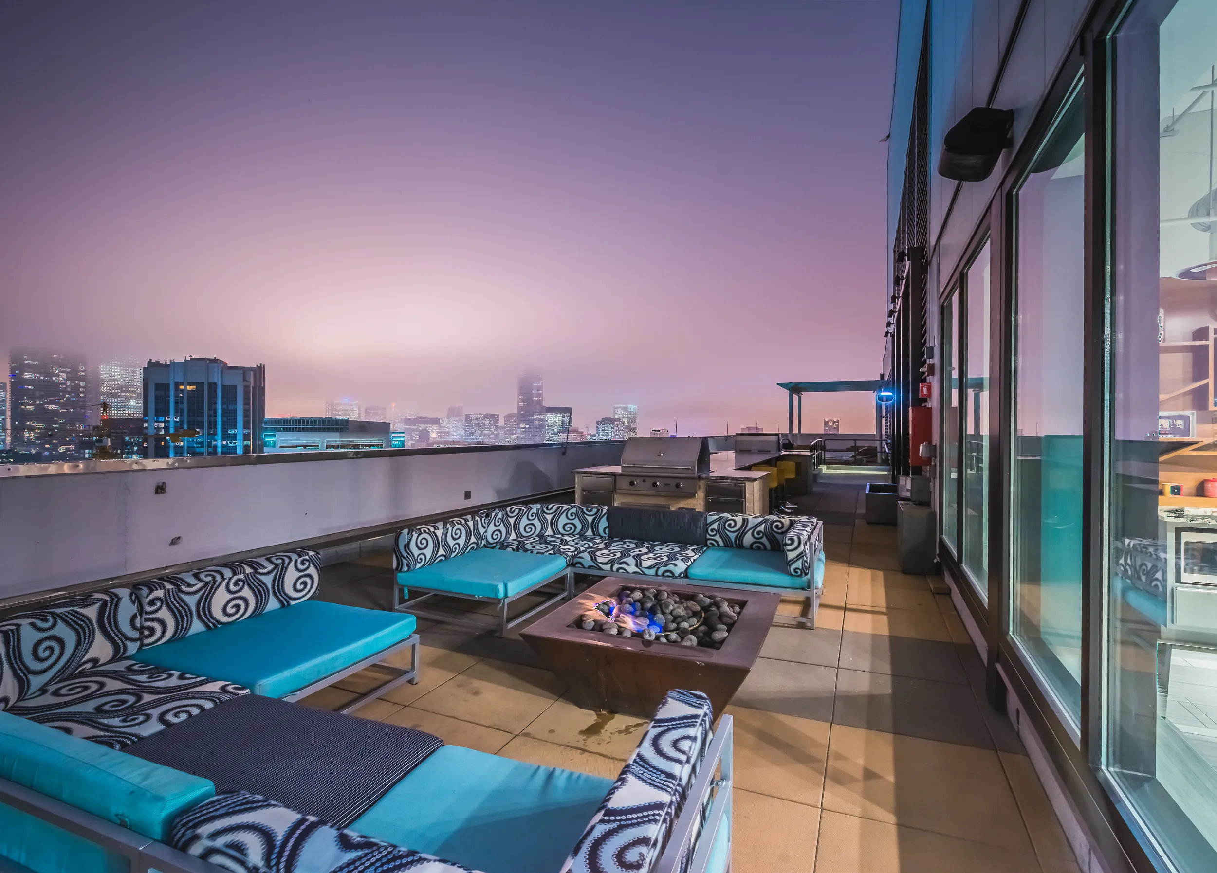 Rooftop Sundeck at Axis Apartments in Streeterville Chicago