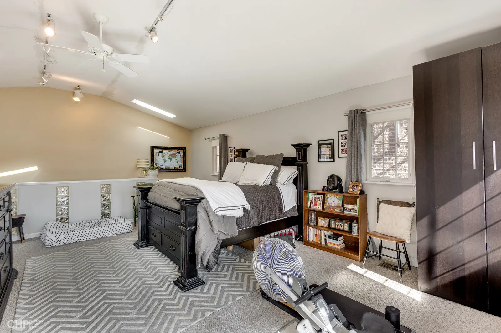 2021 W MCLEAN AVE 60647-2021 W McLean Ave-Chicago-IL