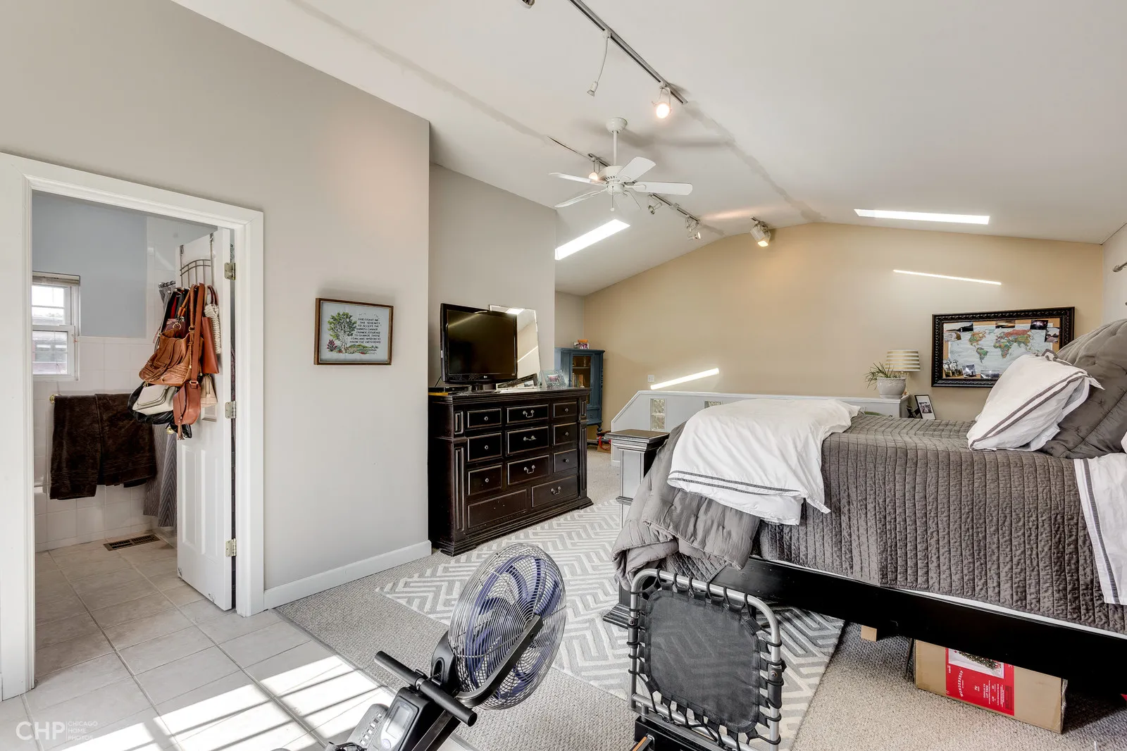 2021 W MCLEAN AVE 60647-2021 W McLean Ave-Chicago-IL