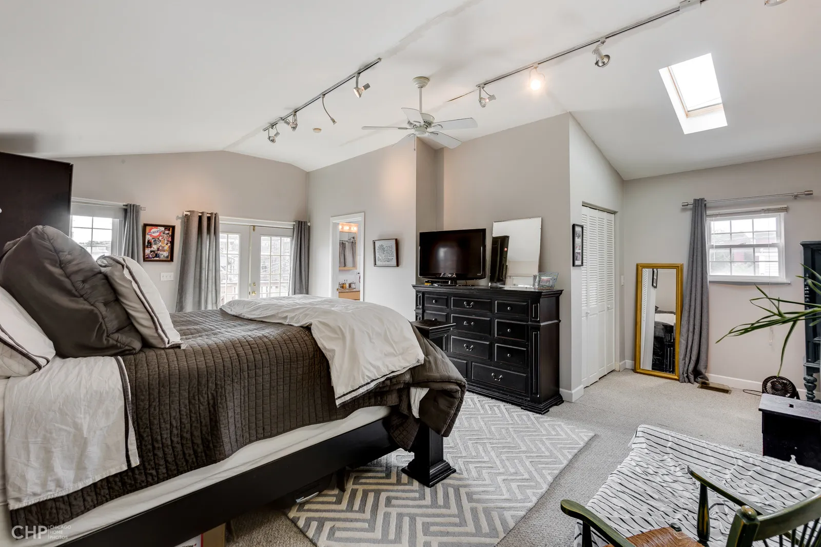 2021 W MCLEAN AVE 60647-2021 W McLean Ave-Chicago-IL