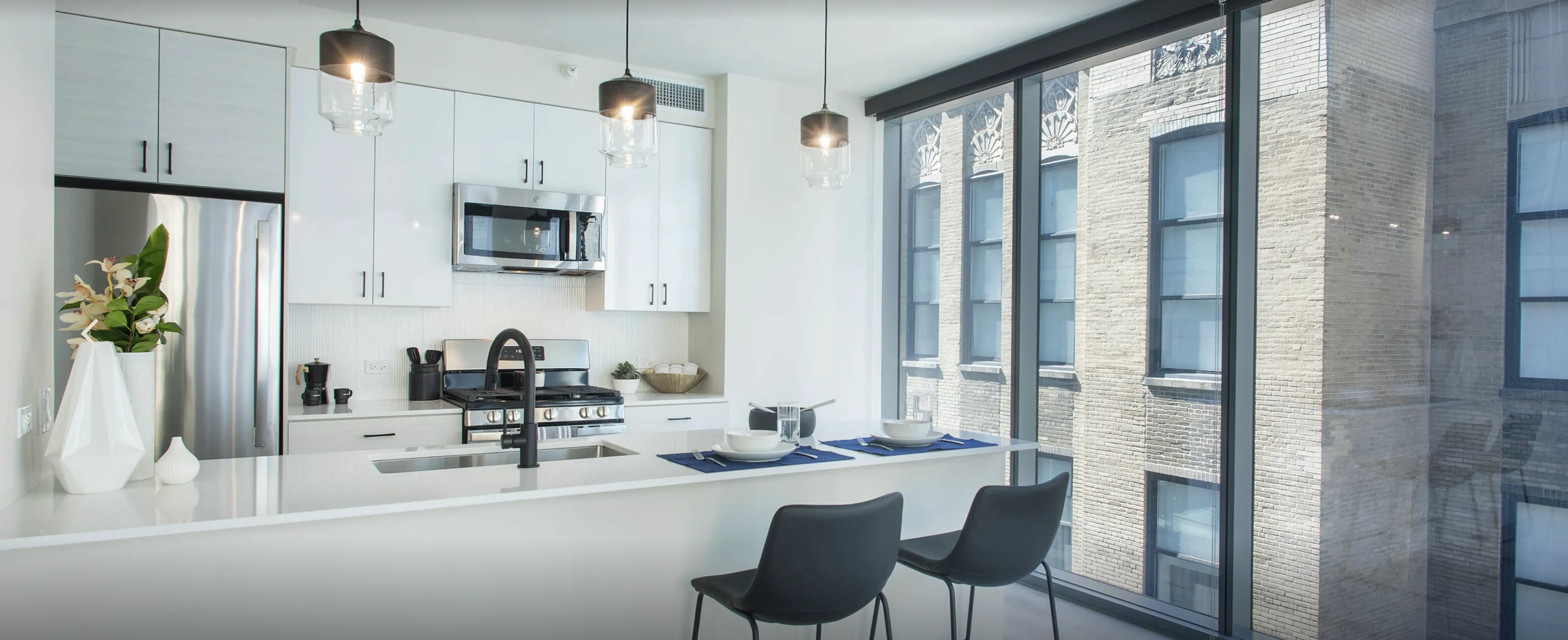 Millie on Michigan Apartments in the Chicago Loop  living room