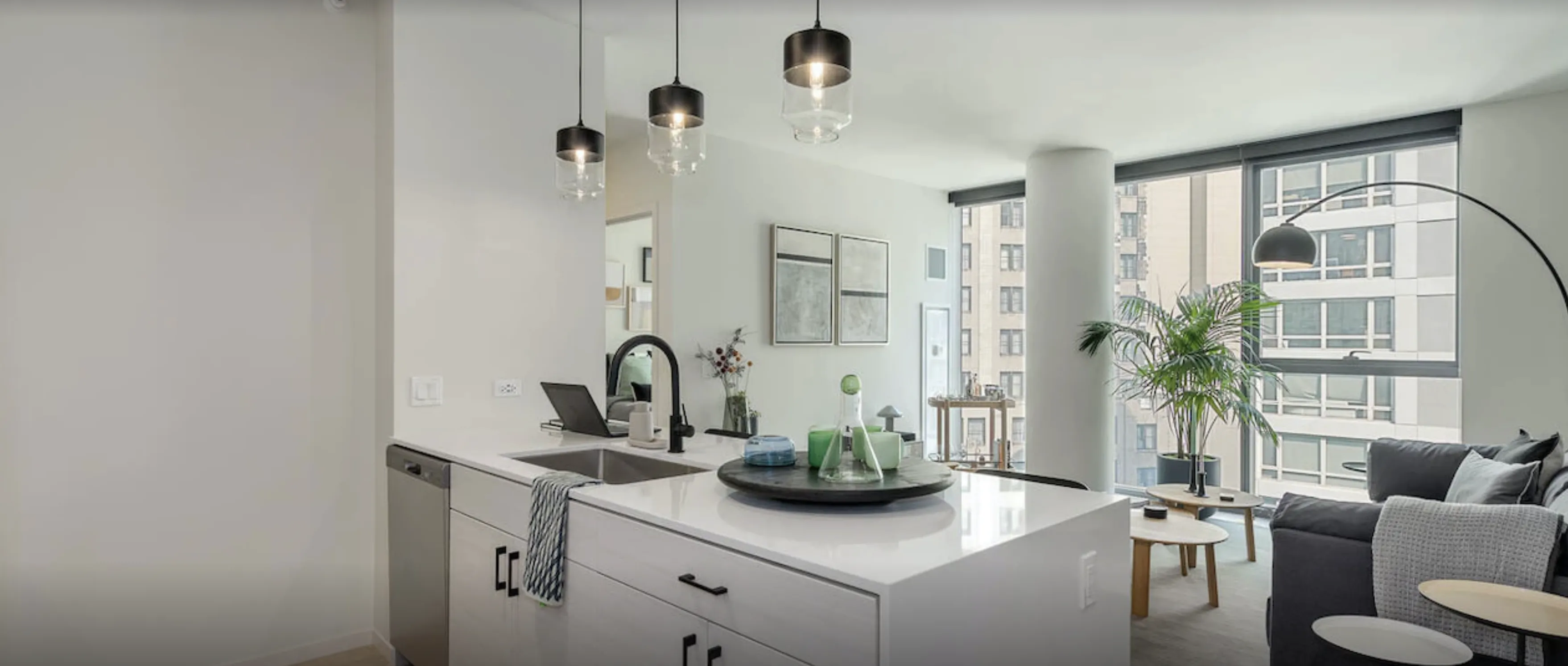 Millie on Michigan Apartments in the Chicago Loop island counter