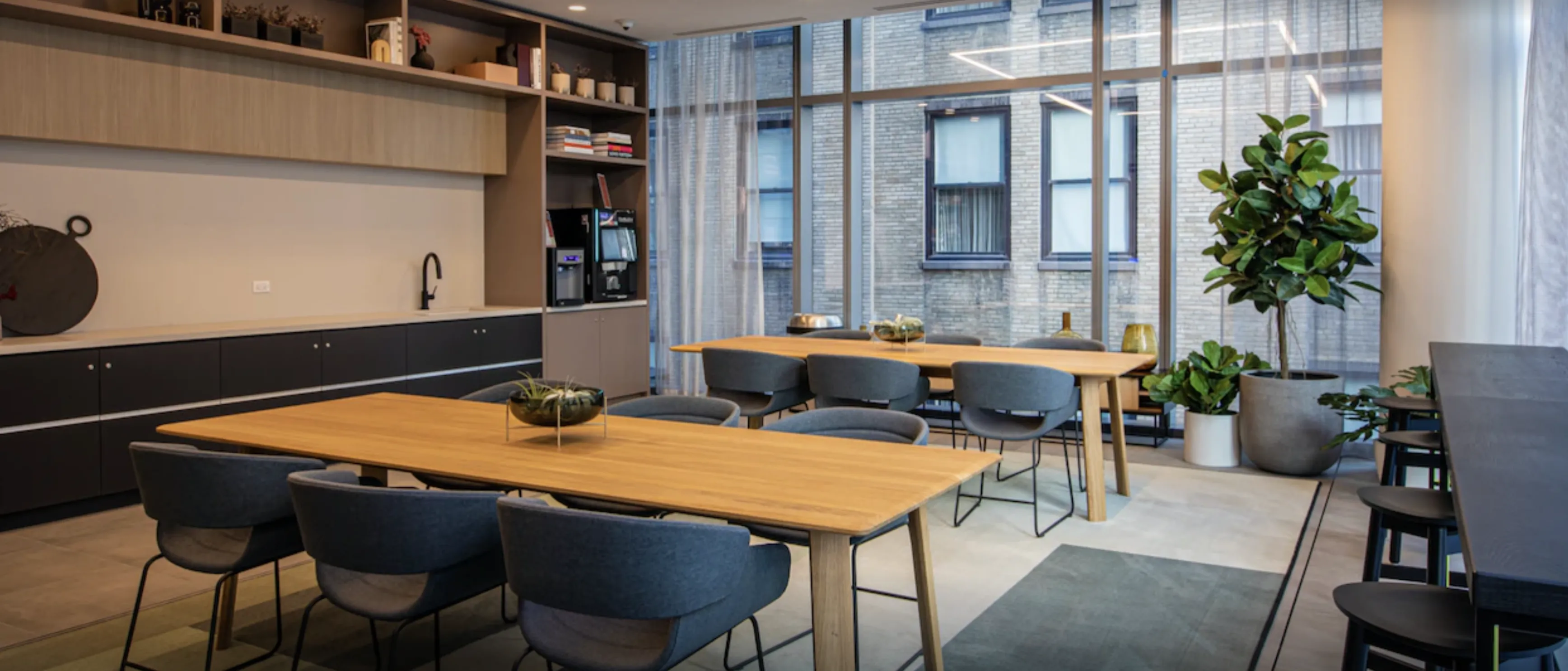 Millie on Michigan Apartments in the Chicago Loop lounge