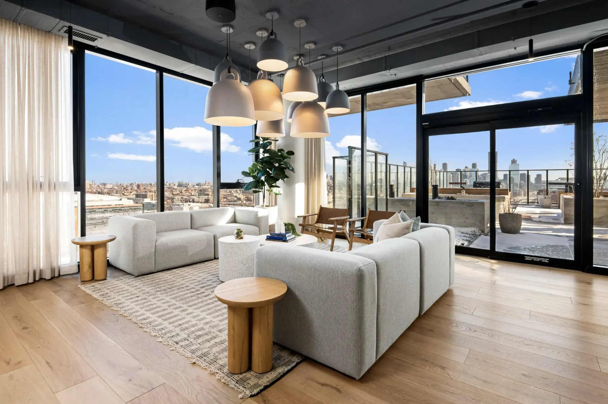 The Lydian Apartments in Tri-Taylor Chicago