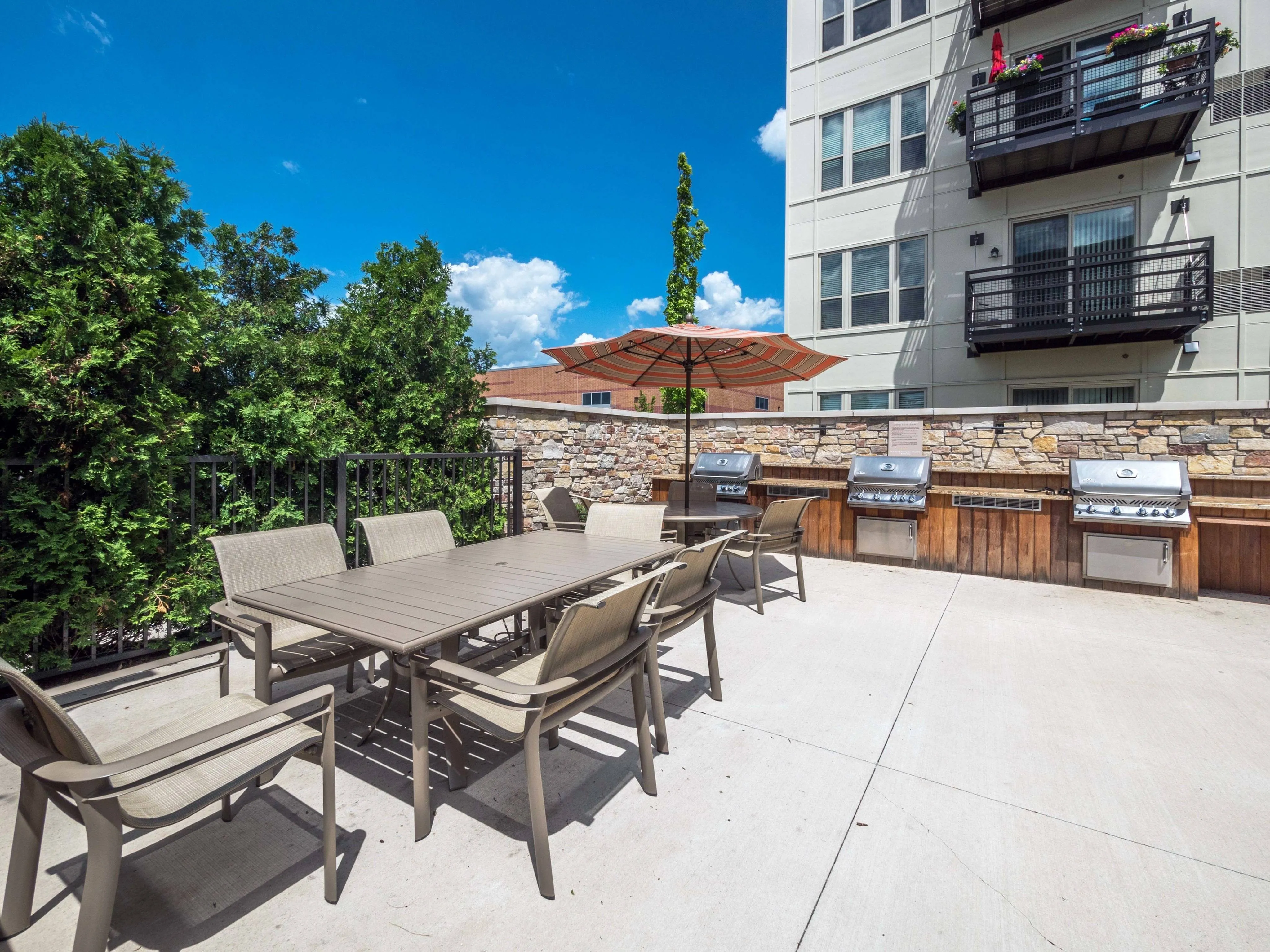 Arrive Glenview Apartments