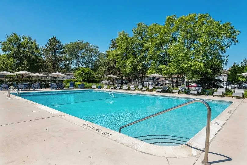 Arrive Oak Brook Heights Apartments