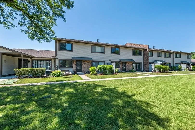 Arrive Oak Brook Heights Apartments