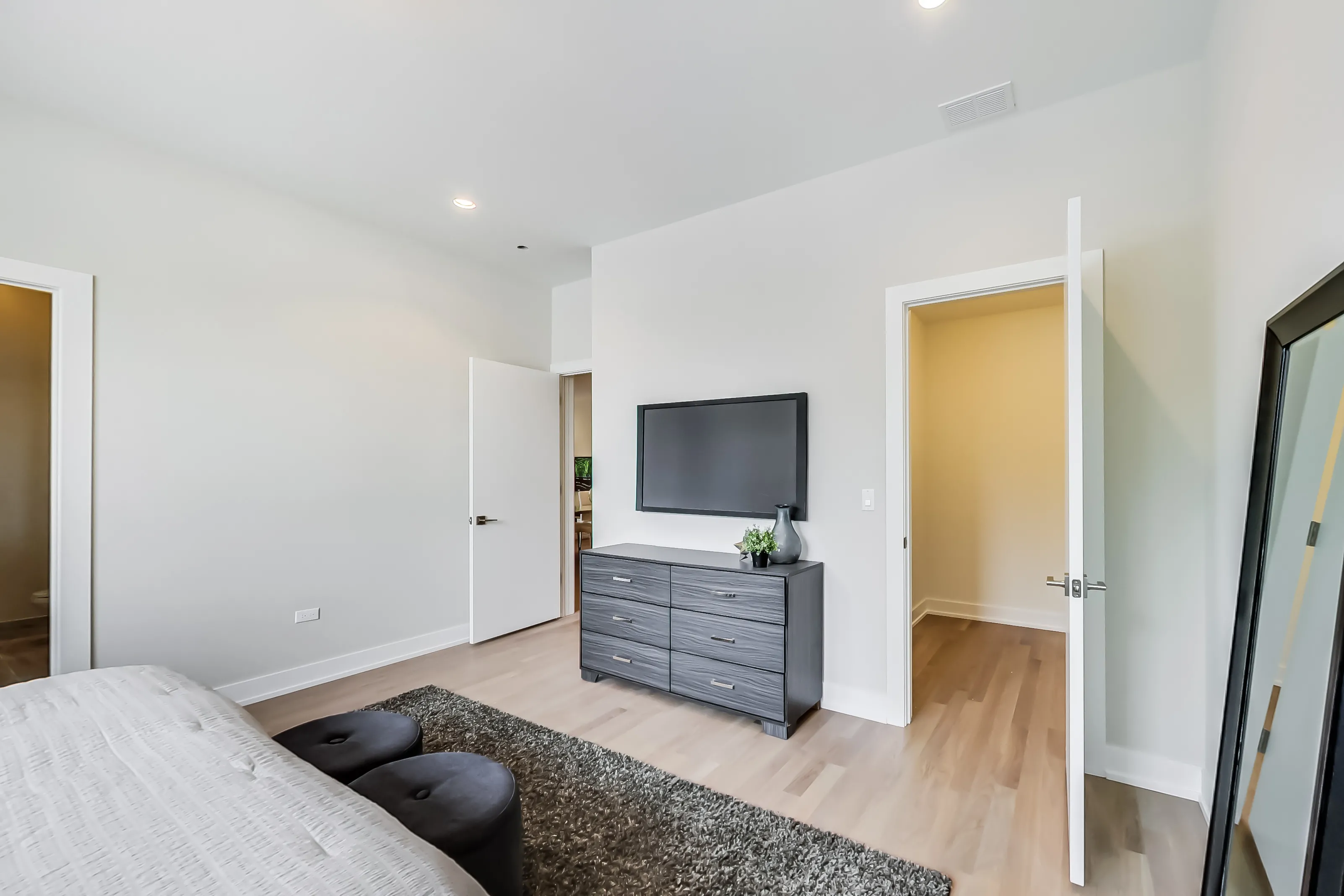 4010 N Lincoln Apartments