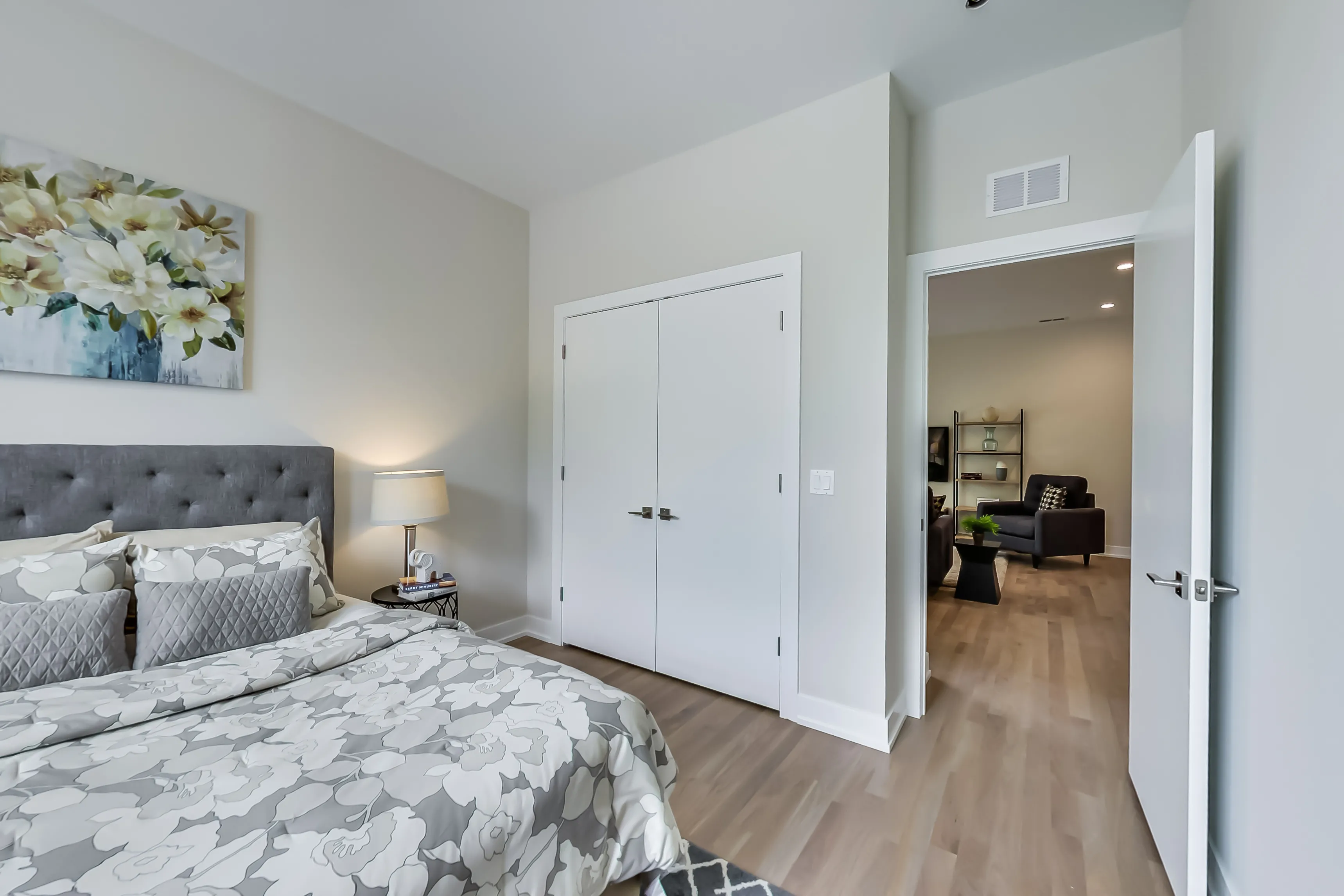 4010 N Lincoln Apartments