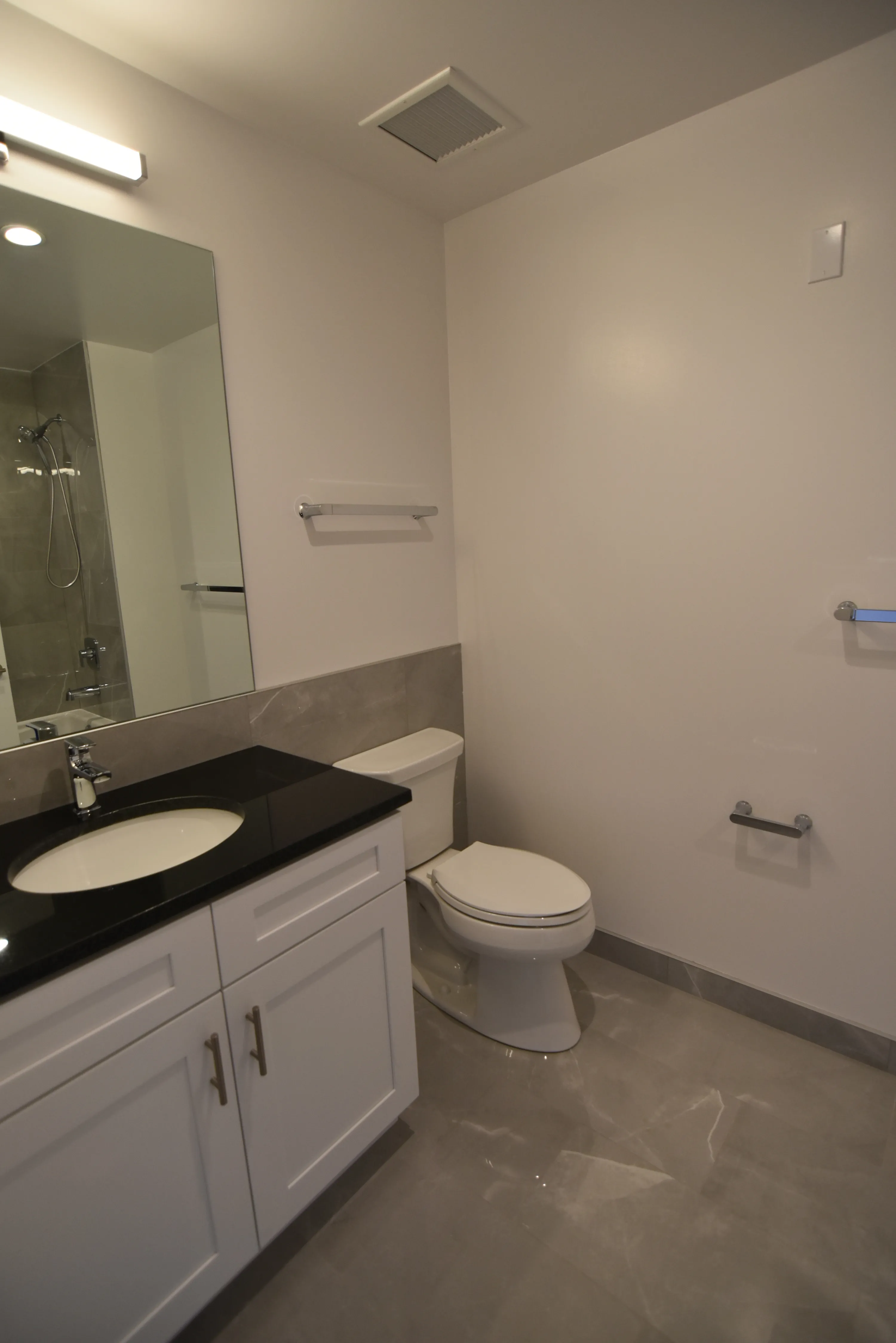 Unit #520 - Queen sized bedrooms with walk in closet