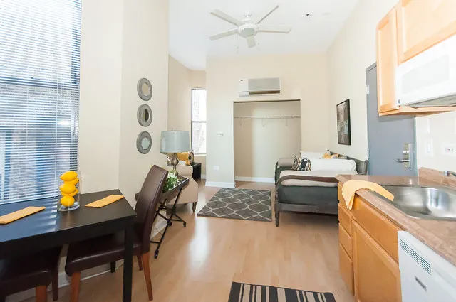 742 West Fullerton Apartments