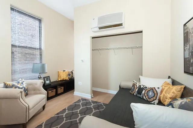 742 West Fullerton Apartments