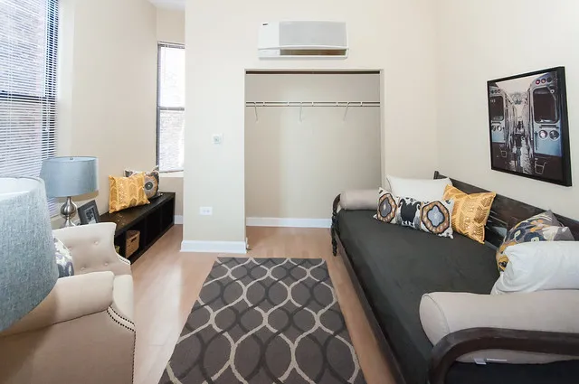 742 West Fullerton Apartments