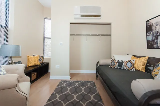 742 West Fullerton Apartments