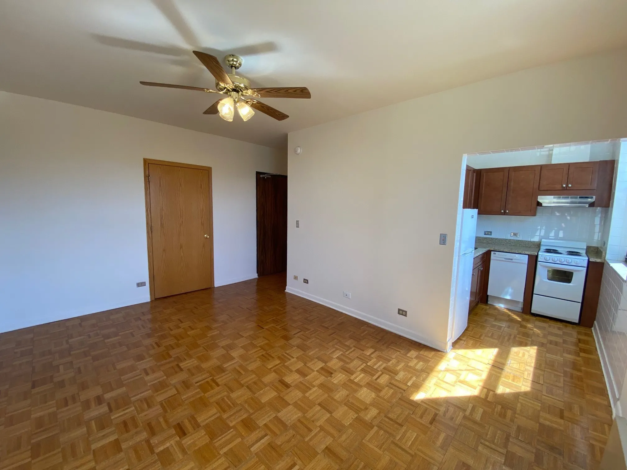 620 West Belmont Apartments