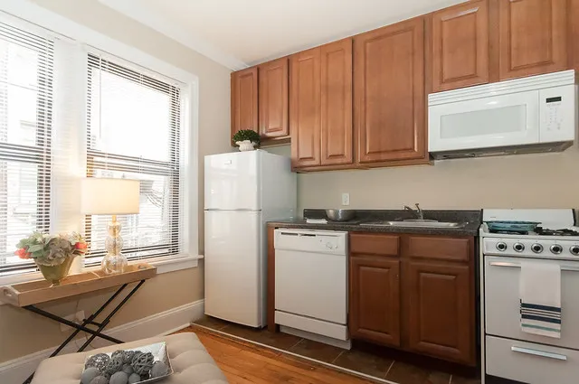 2051 North Sedgwick Apartments 