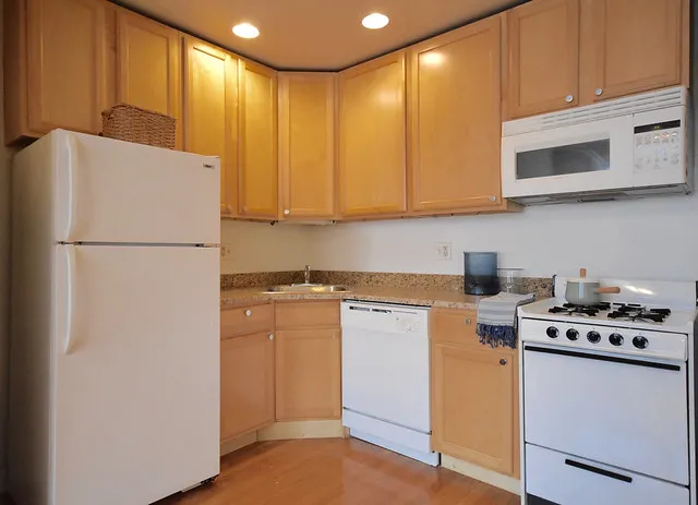 2828 N. Pine Grove Apartments