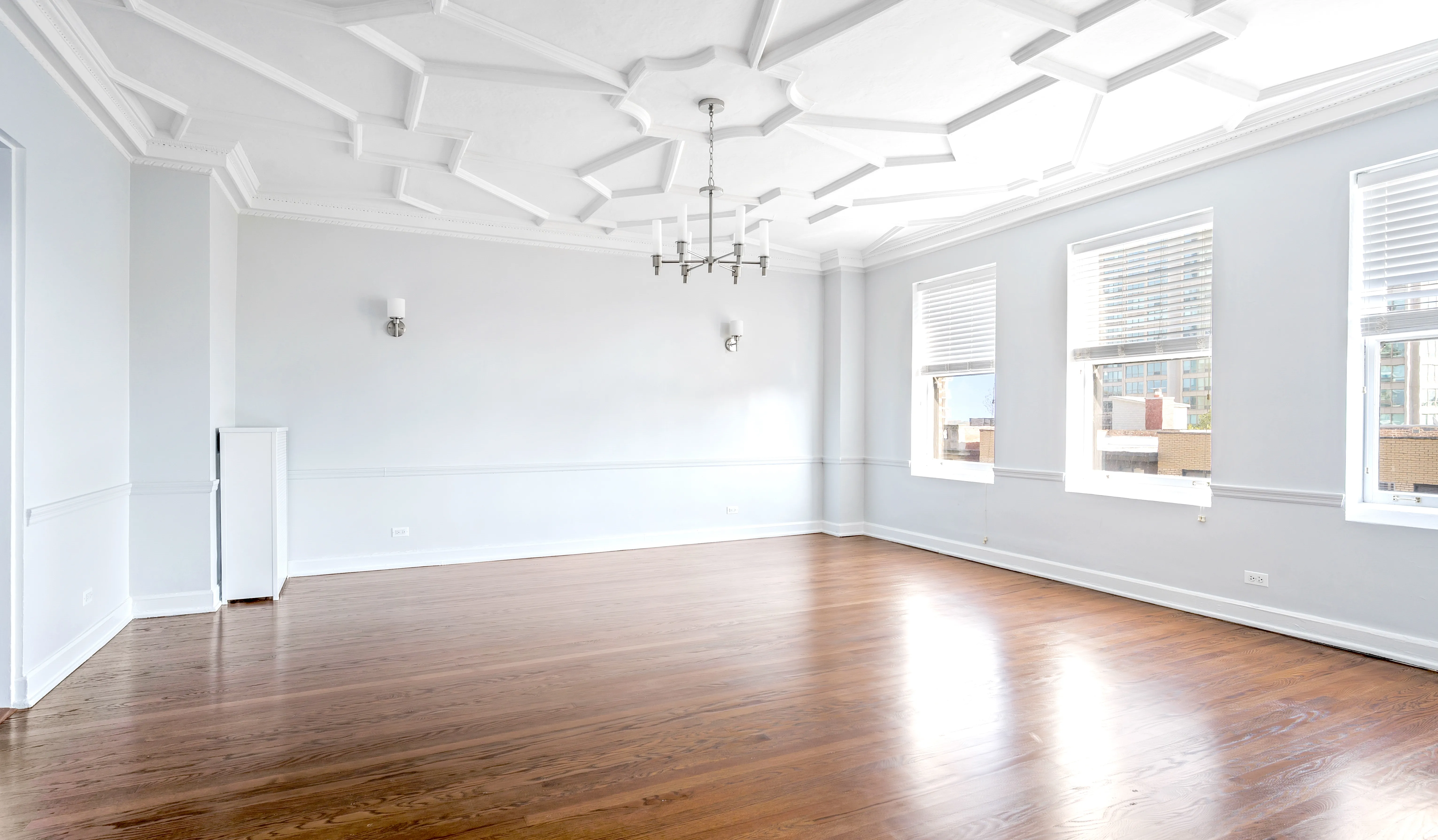 535 W Cornelia Apartments