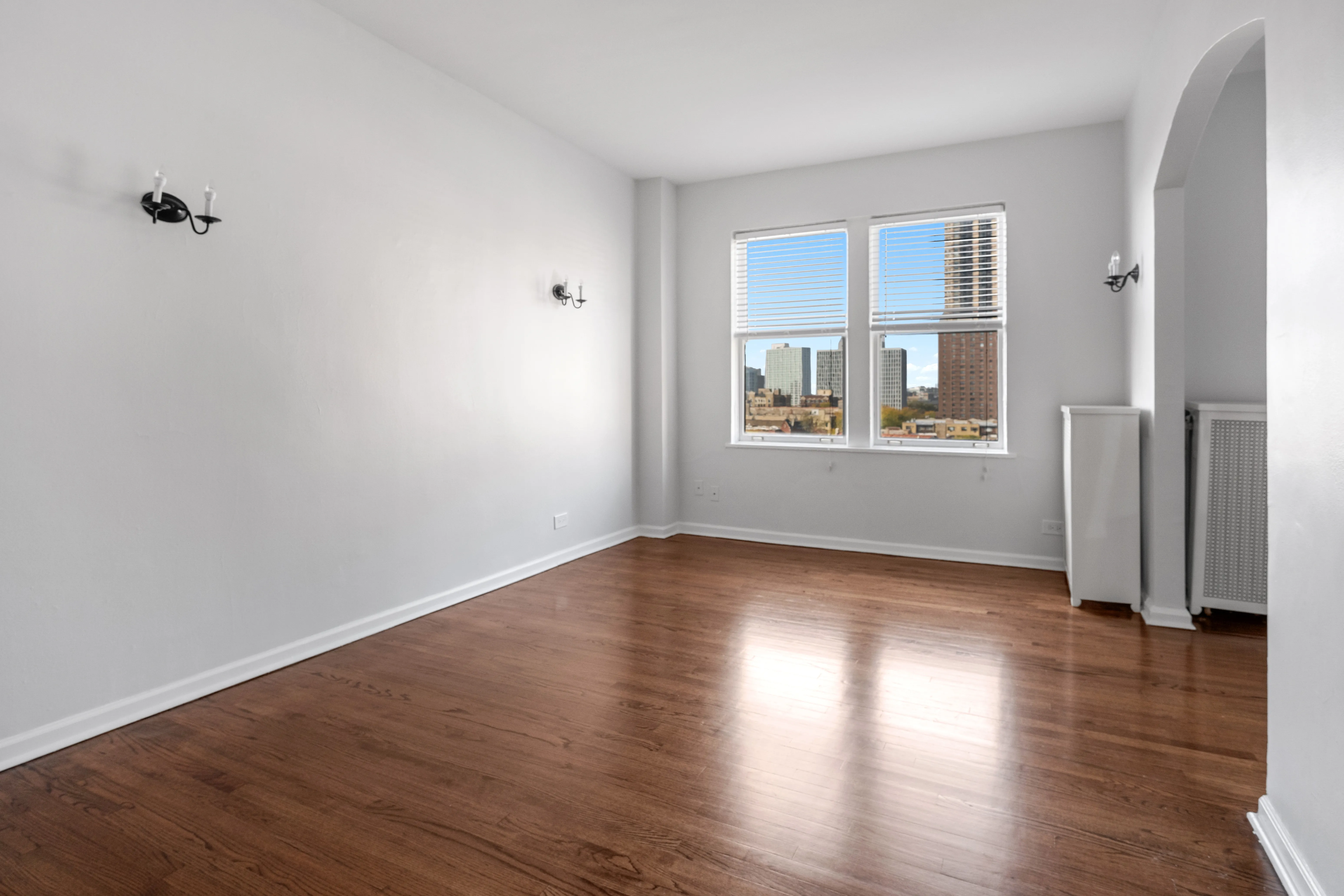 535 W Cornelia Apartments