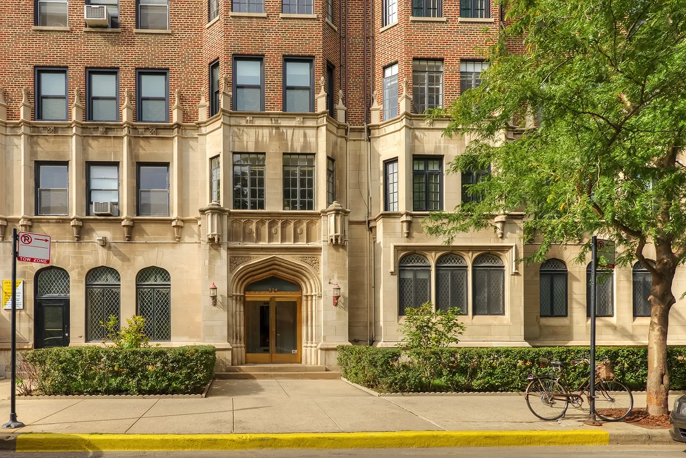 535 W Cornelia Apartments