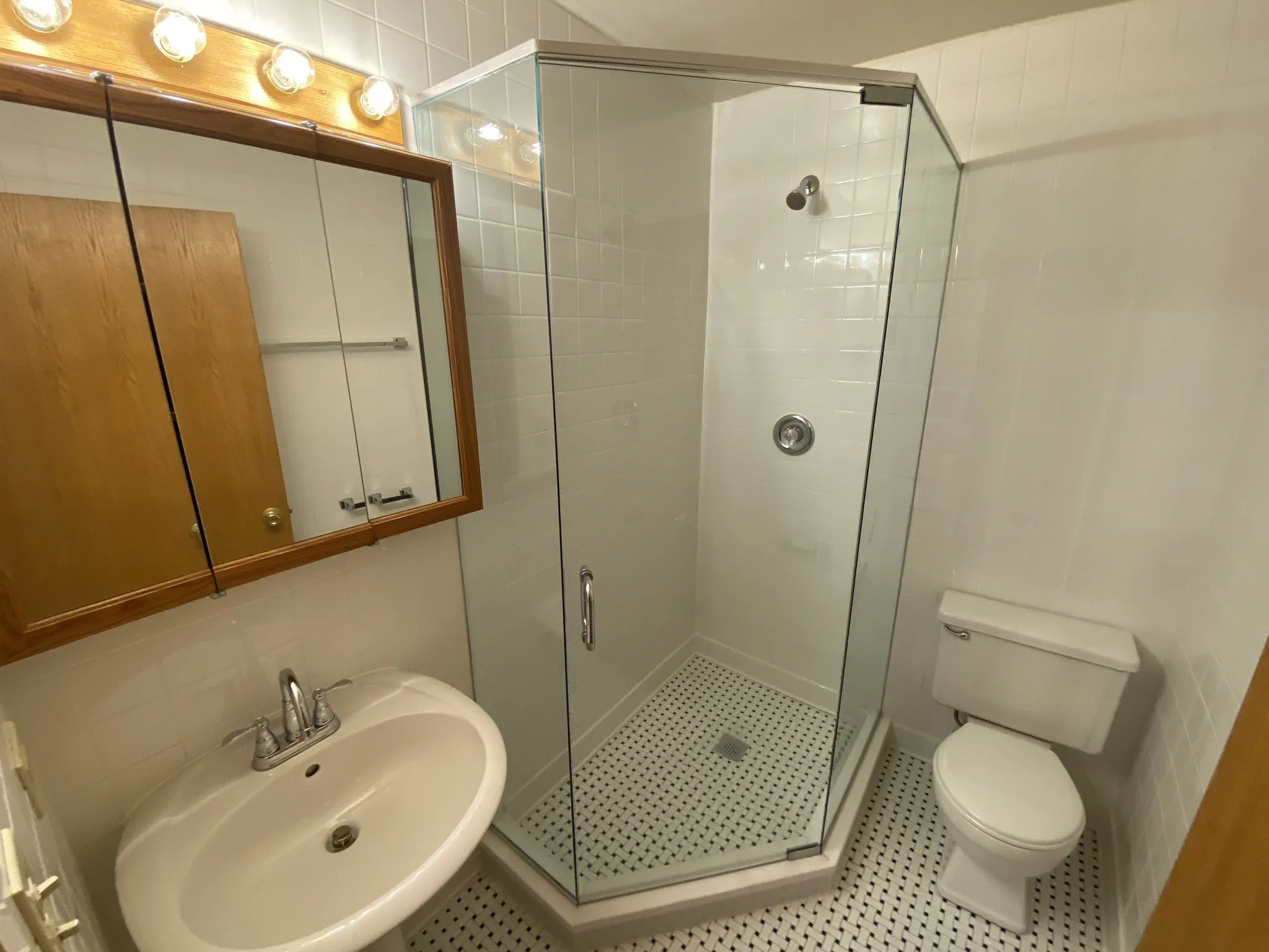 620 West Belmont Apartments