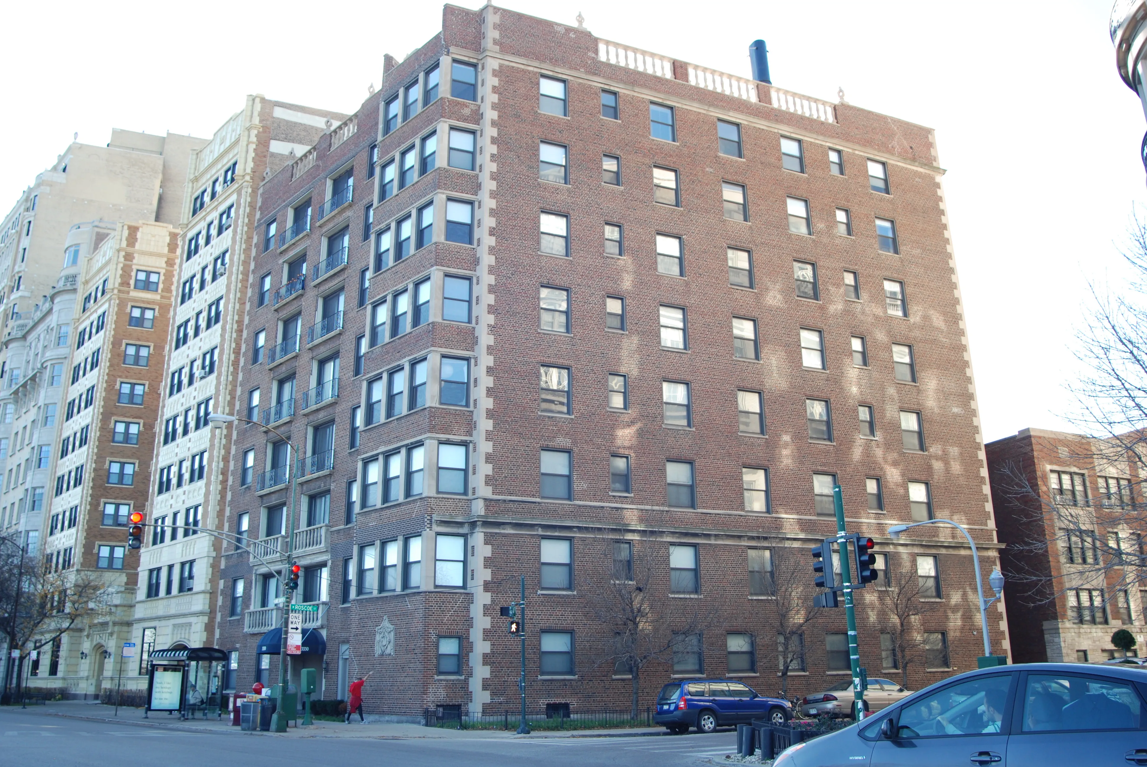 3330 N Lake Shore Apartments