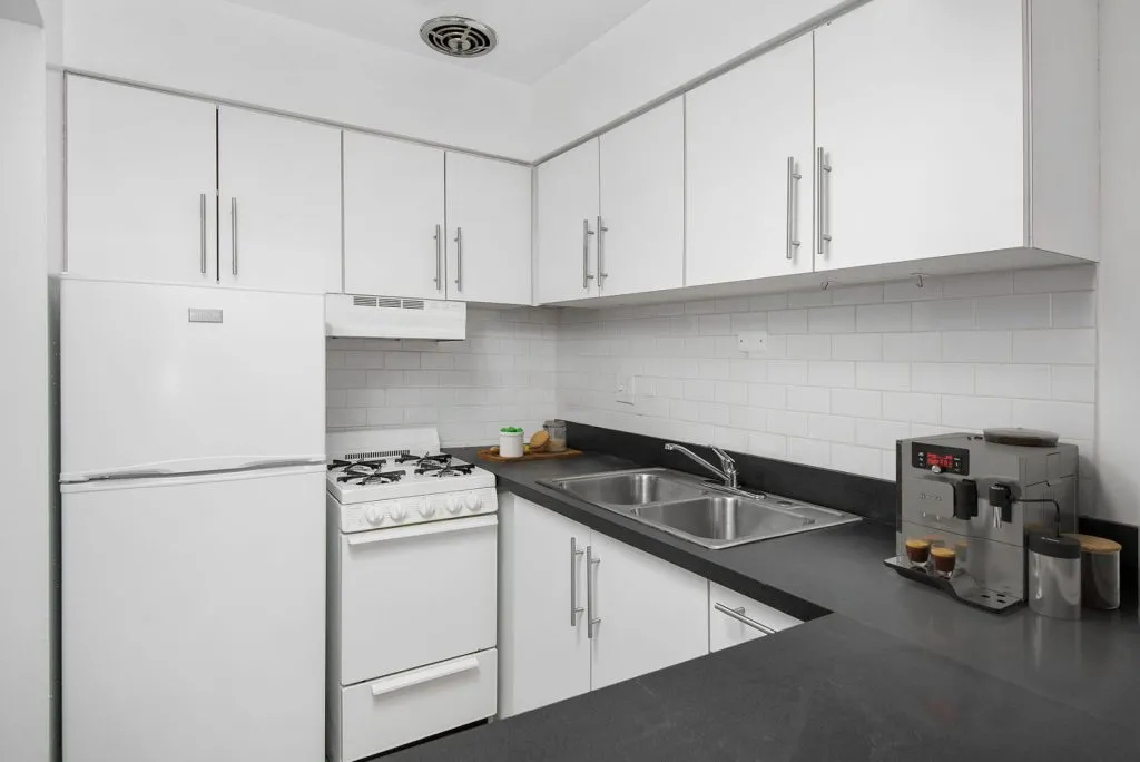 3510 N Pine Grove Apartments