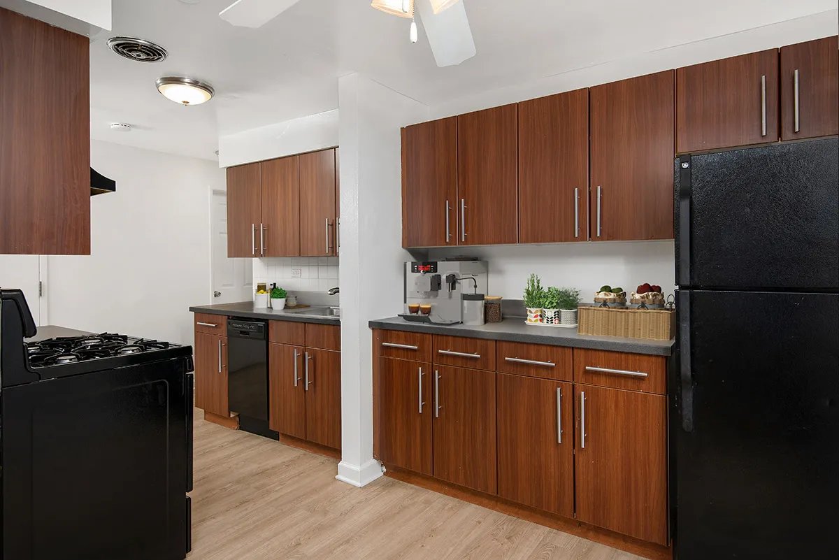 3510 N Pine Grove Apartments