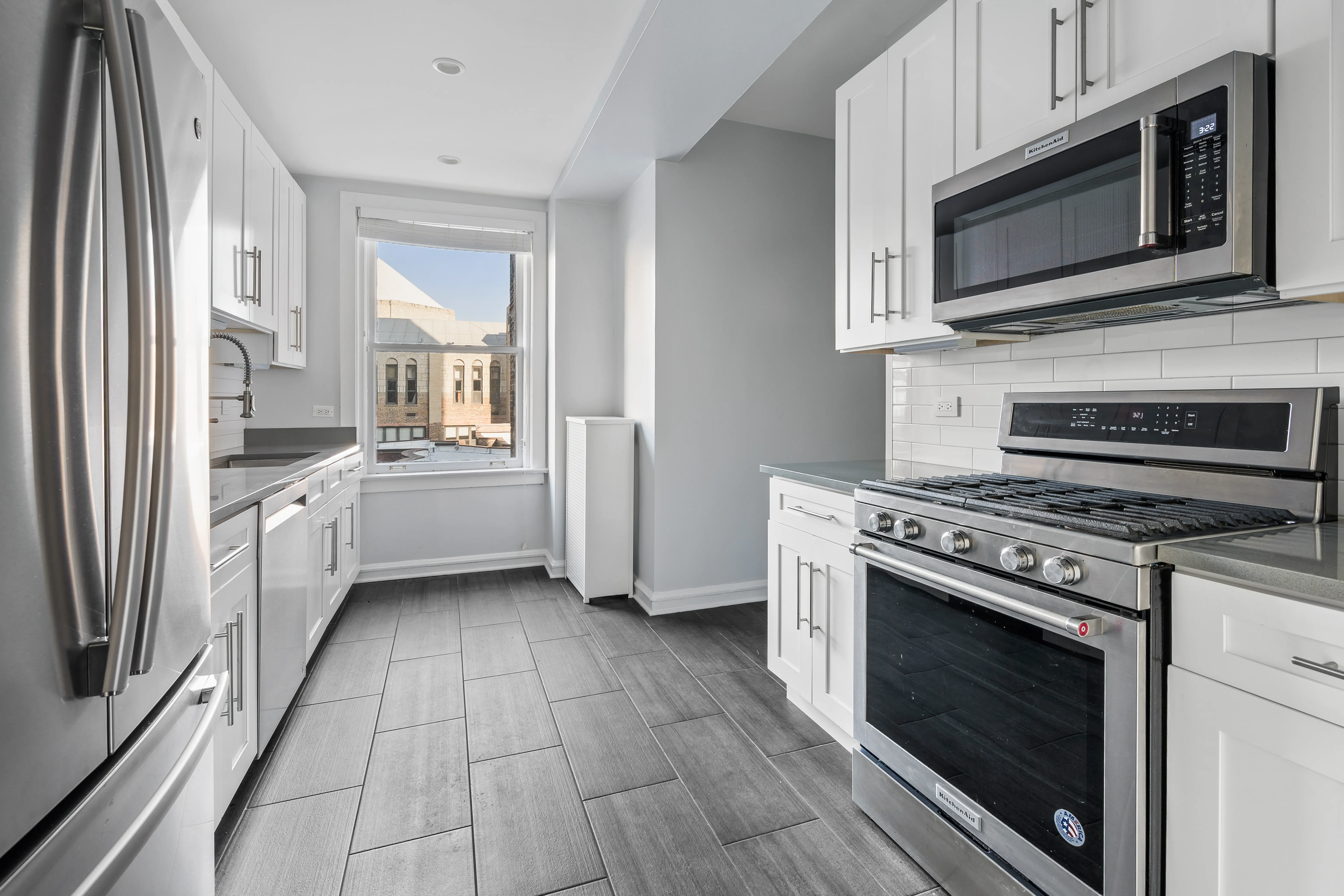 535 W Cornelia Apartments