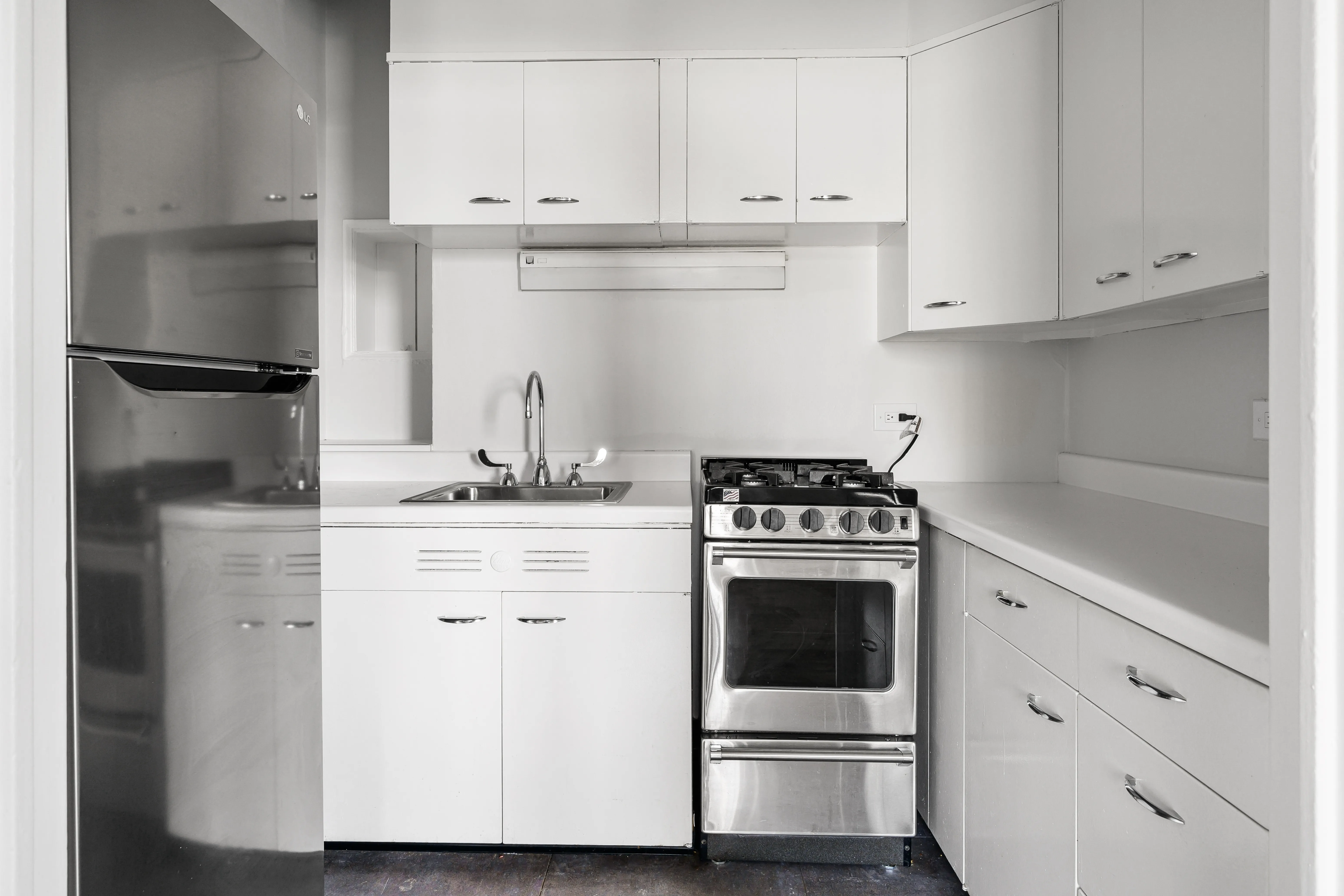 535 W Cornelia Apartments