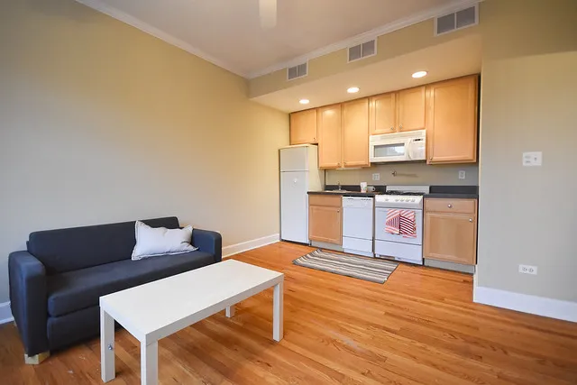 1215 West Diversey Apartments