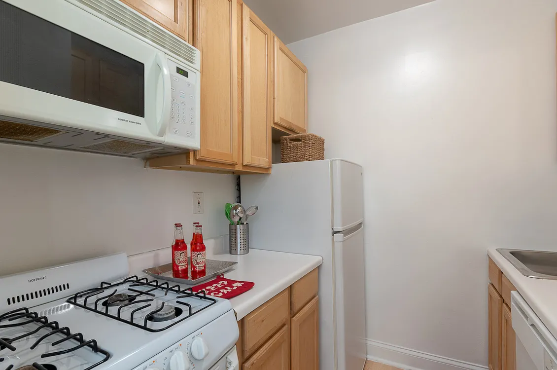 426 W SURF ST 60657-426 W. Surf-Chicago-IL