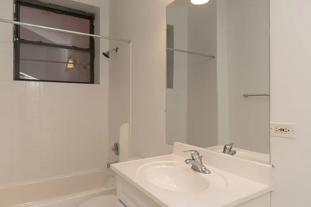 742 West Fullerton Apartments