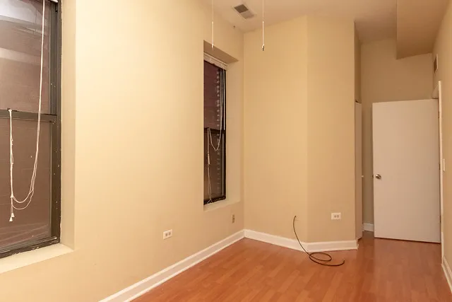 742 West Fullerton Apartments