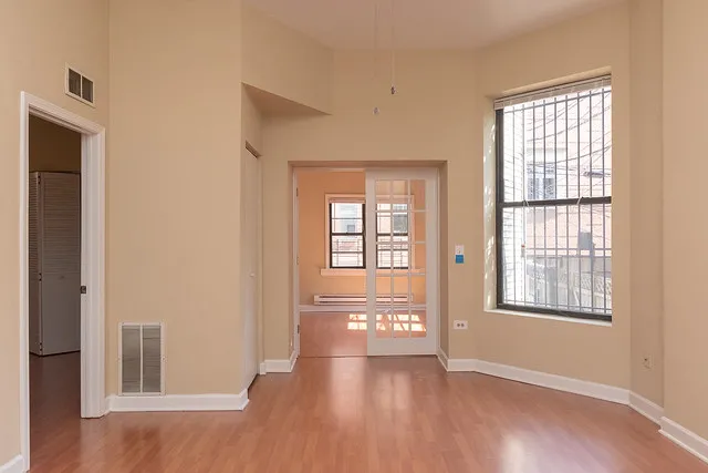 742 West Fullerton Apartments