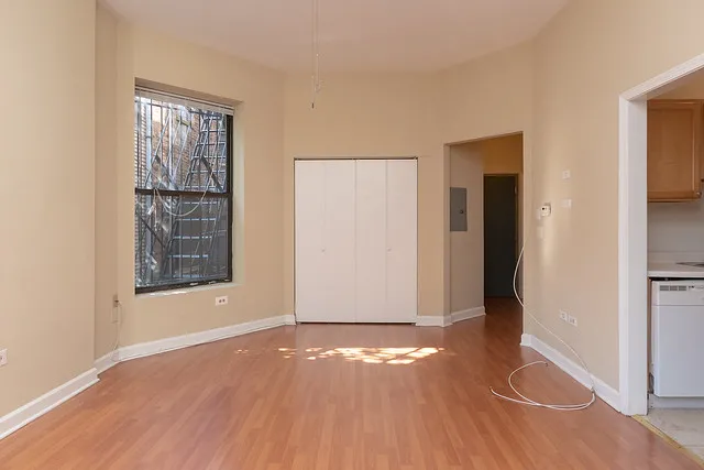 742 West Fullerton Apartments