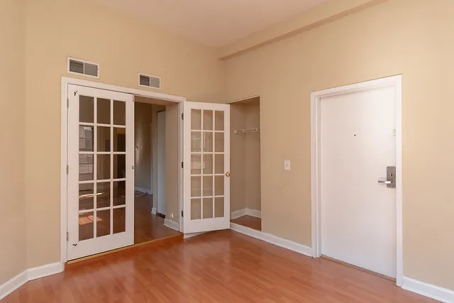 742 West Fullerton Apartments