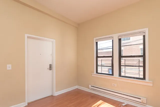 742 West Fullerton Apartments