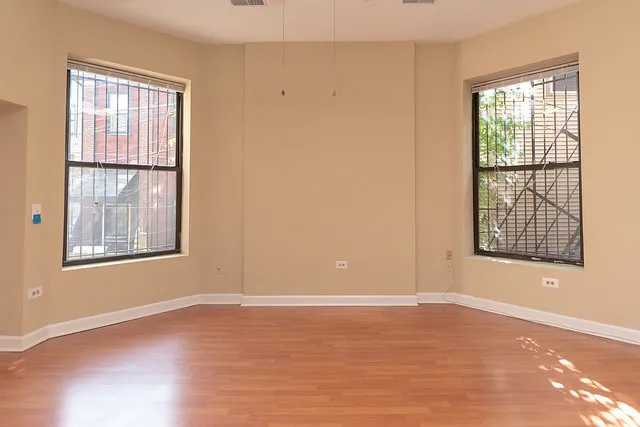 742 West Fullerton Apartments