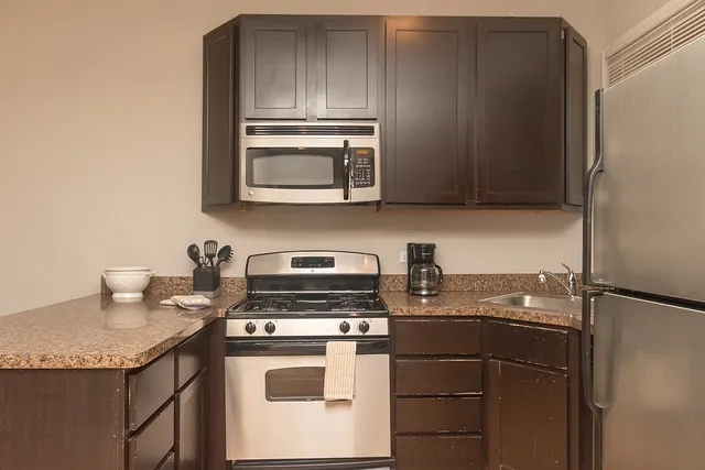 660 West Barry Apartments