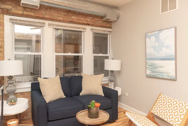 925 West Dakin Apartments