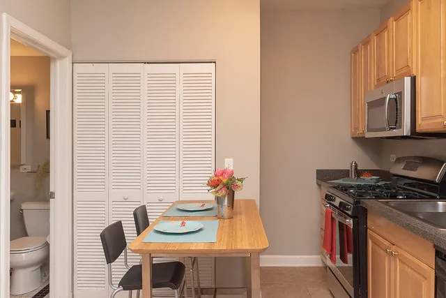 925 West Dakin Apartments