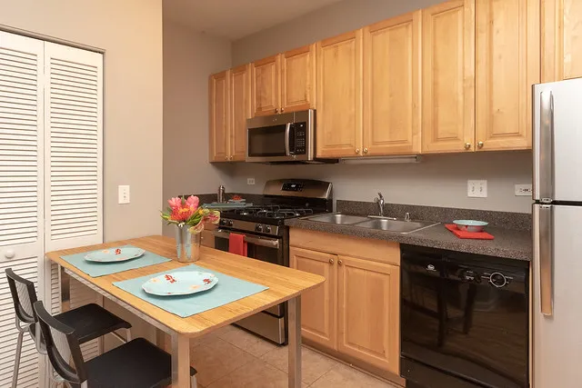 925 West Dakin Apartments