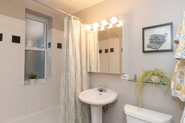 925 West Dakin Apartments