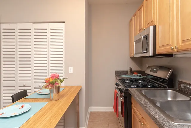 925 West Dakin Apartments