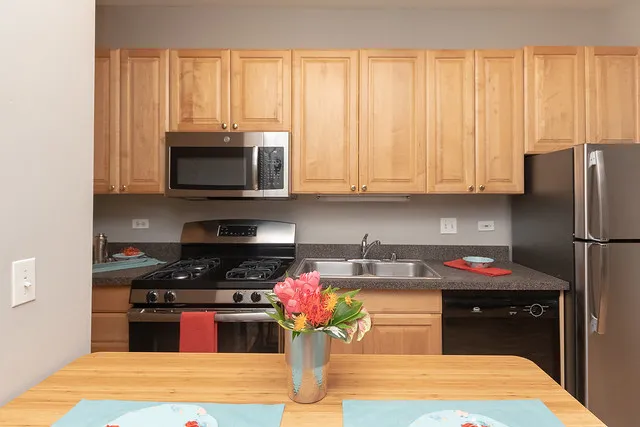 925 West Dakin Apartments