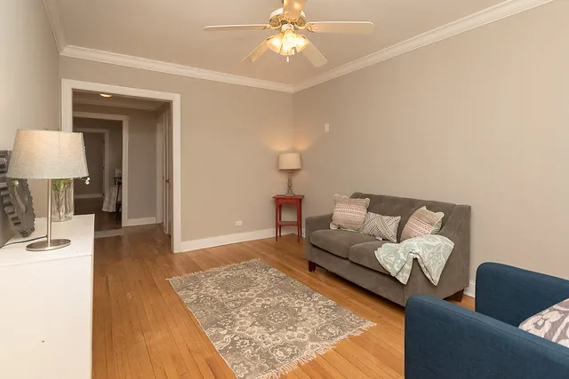 660 West Barry Apartments