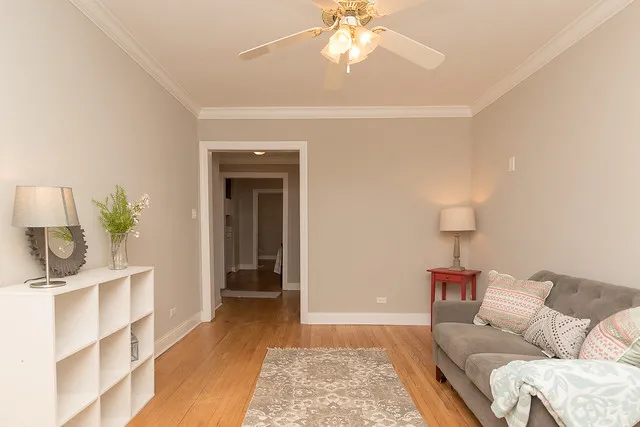 660 West Barry Apartments